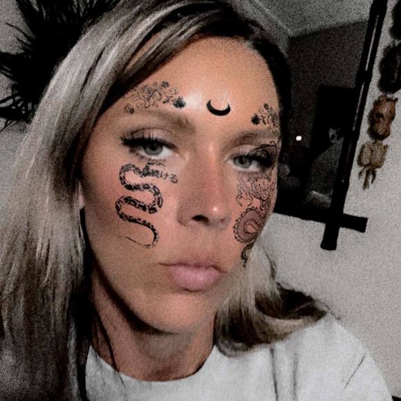 Meet your Posher, Nicole - Picture 1 of 1